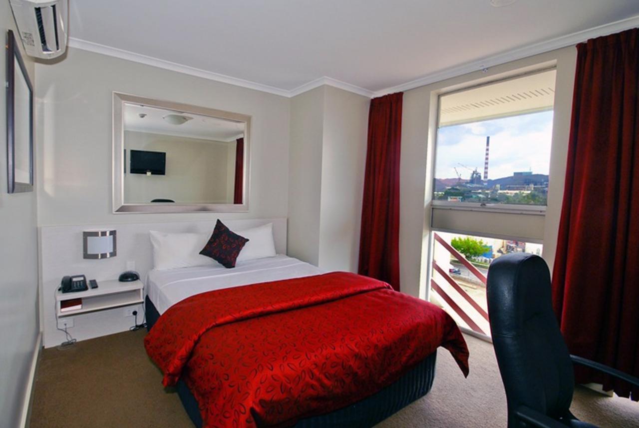 Isa Hotel Mount Isa Exteriör bild